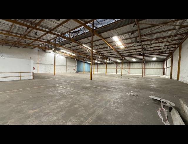 1,943M² WAREHOUSE TO LET IN SPRINGFIELD PARK